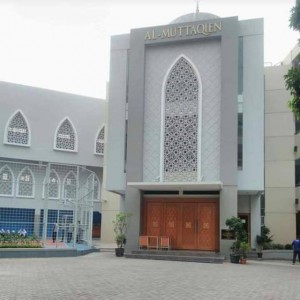 Halaman Depan Masjid