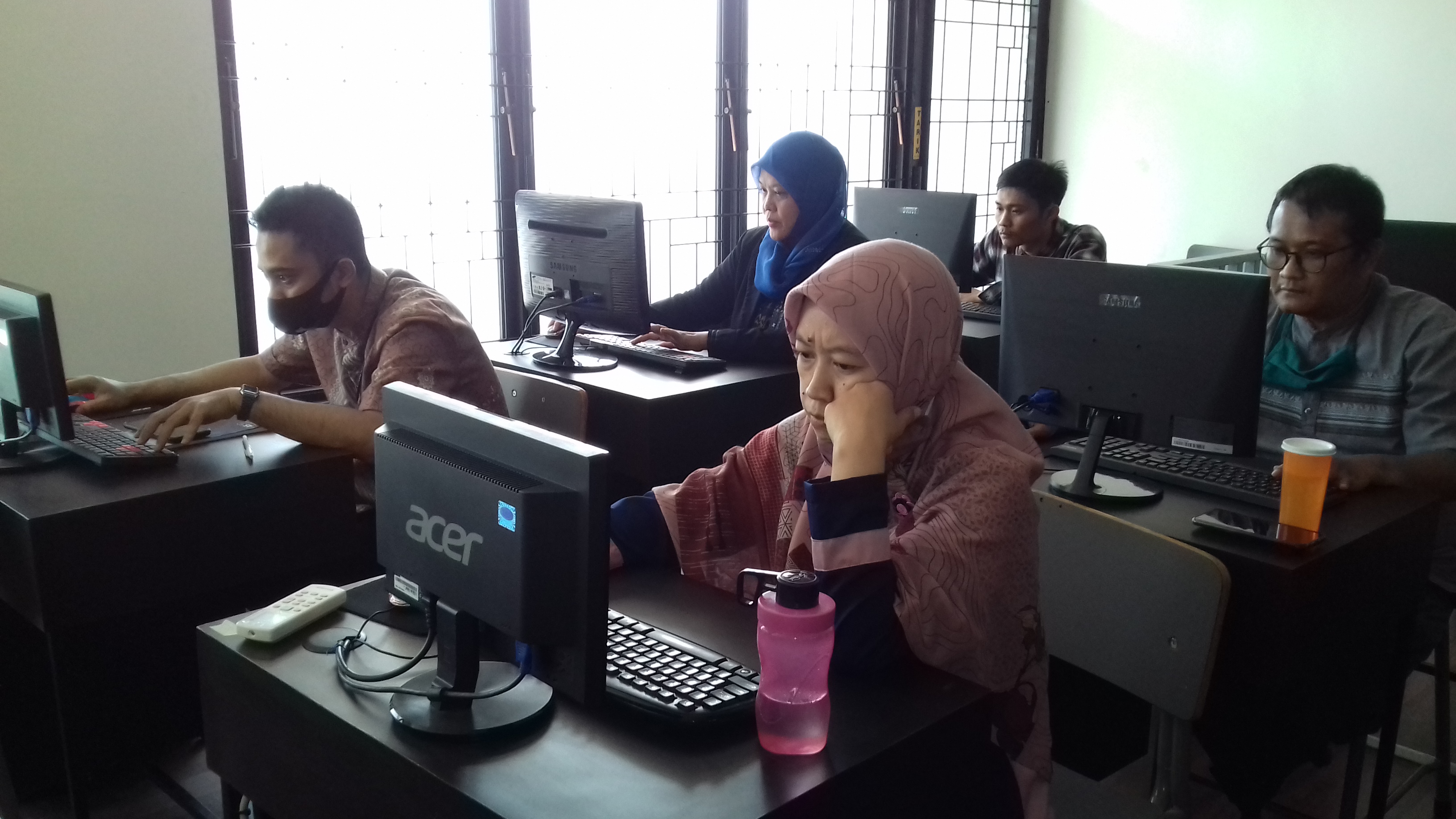 Upgrading Skill Komputer  Untuk Karyawan dan Guru YP PGII Bandung